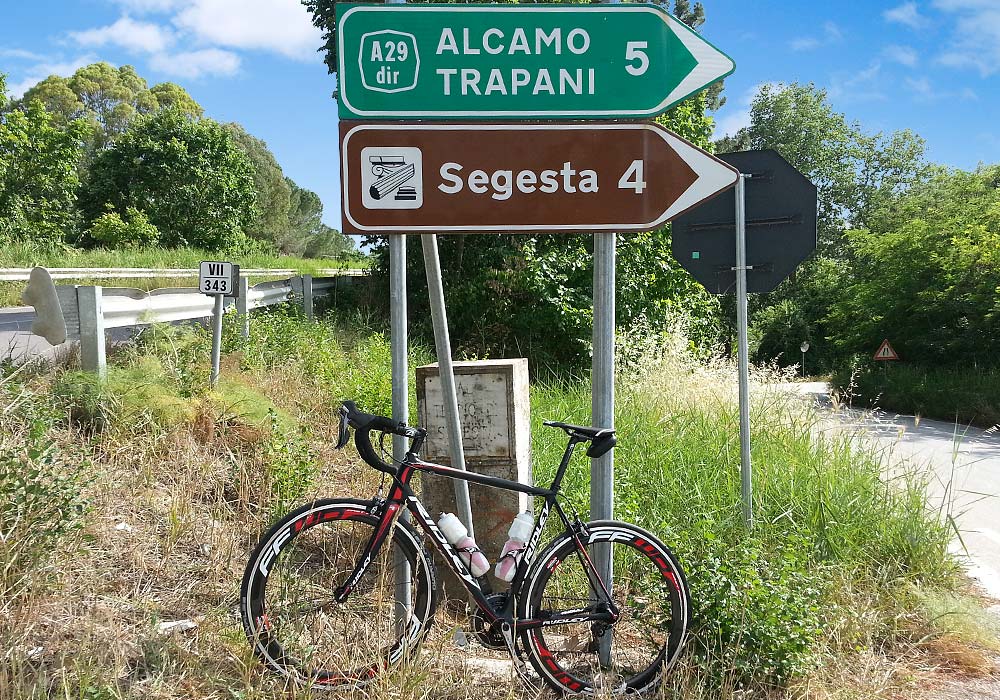 The Ridley Helium SL near the climb to the  archaeological park of Segesta