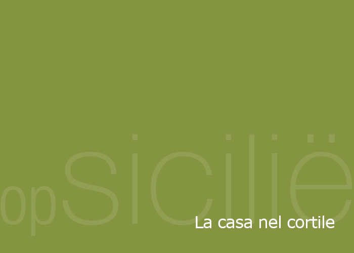 opSicilie - La casa nel cortile in het Siciliaanse kustplaatsje Balestrate